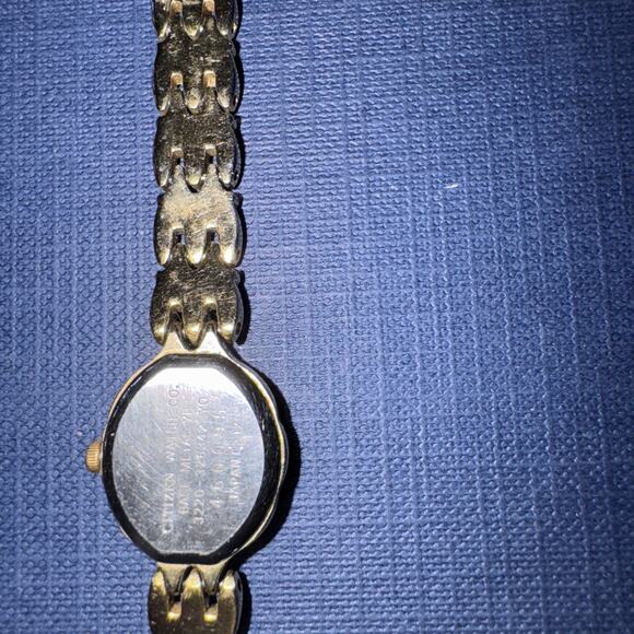 Citizen Women 3220-326342 Gold Tone Quartz Analog Needs Battery - Picture 3 of 5